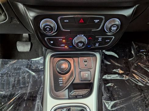 Certified 2018 Jeep Compass Latitude w/ Popular Equipment Group image 24