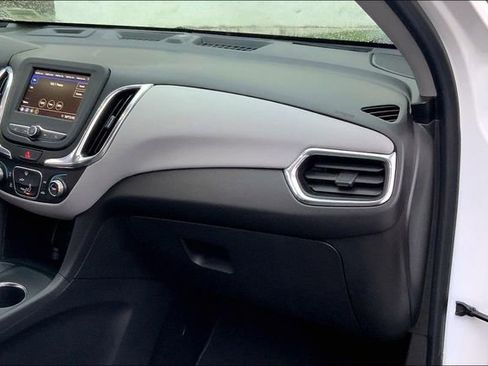 Used 2020 Chevrolet Equinox LS w/ LS Convenience Package image 16