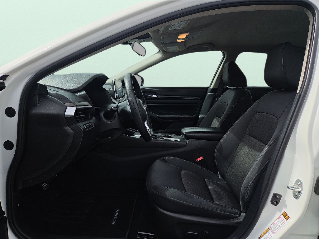 Used 2025 Nissan Altima 2.5 SV FWD image 16