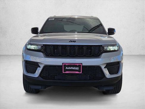 New 2025 Jeep Grand Cherokee Altitude image 6