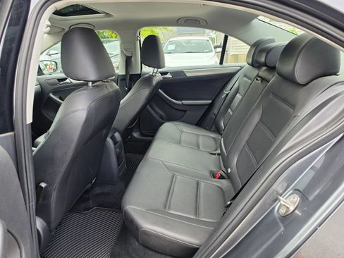 Used 2018 Volkswagen Jetta SE FWD image 17