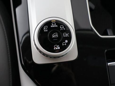 New 2025 Mitsubishi Outlander SE image 53