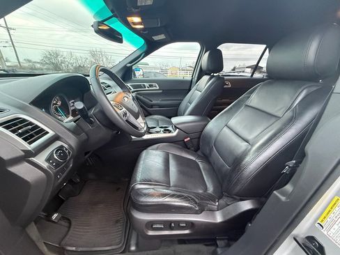 Used 2014 Ford Explorer XLT w/ Equipment Group 202A image 11