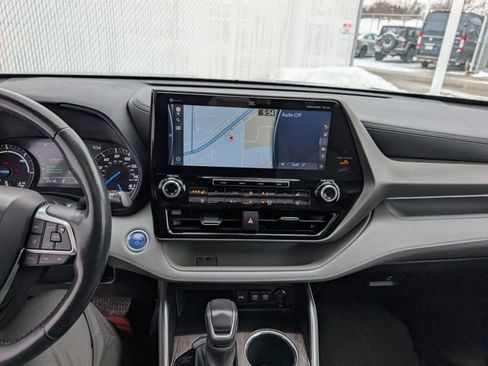 Used 2021 Toyota Highlander Limited image 16
