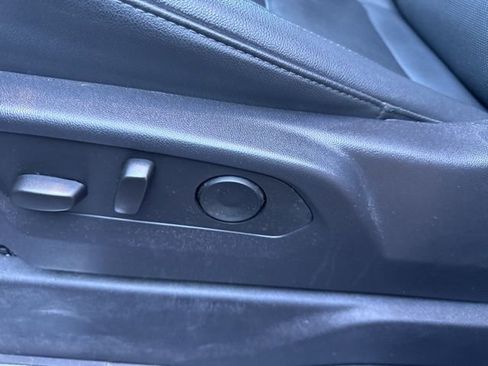 Used 2025 GMC Sierra 1500 SLT image 11