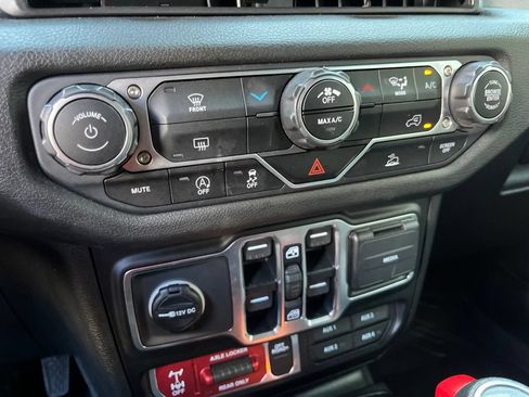 Used 2025 Jeep Wrangler Unlimited Sport AWD/4WD image 37