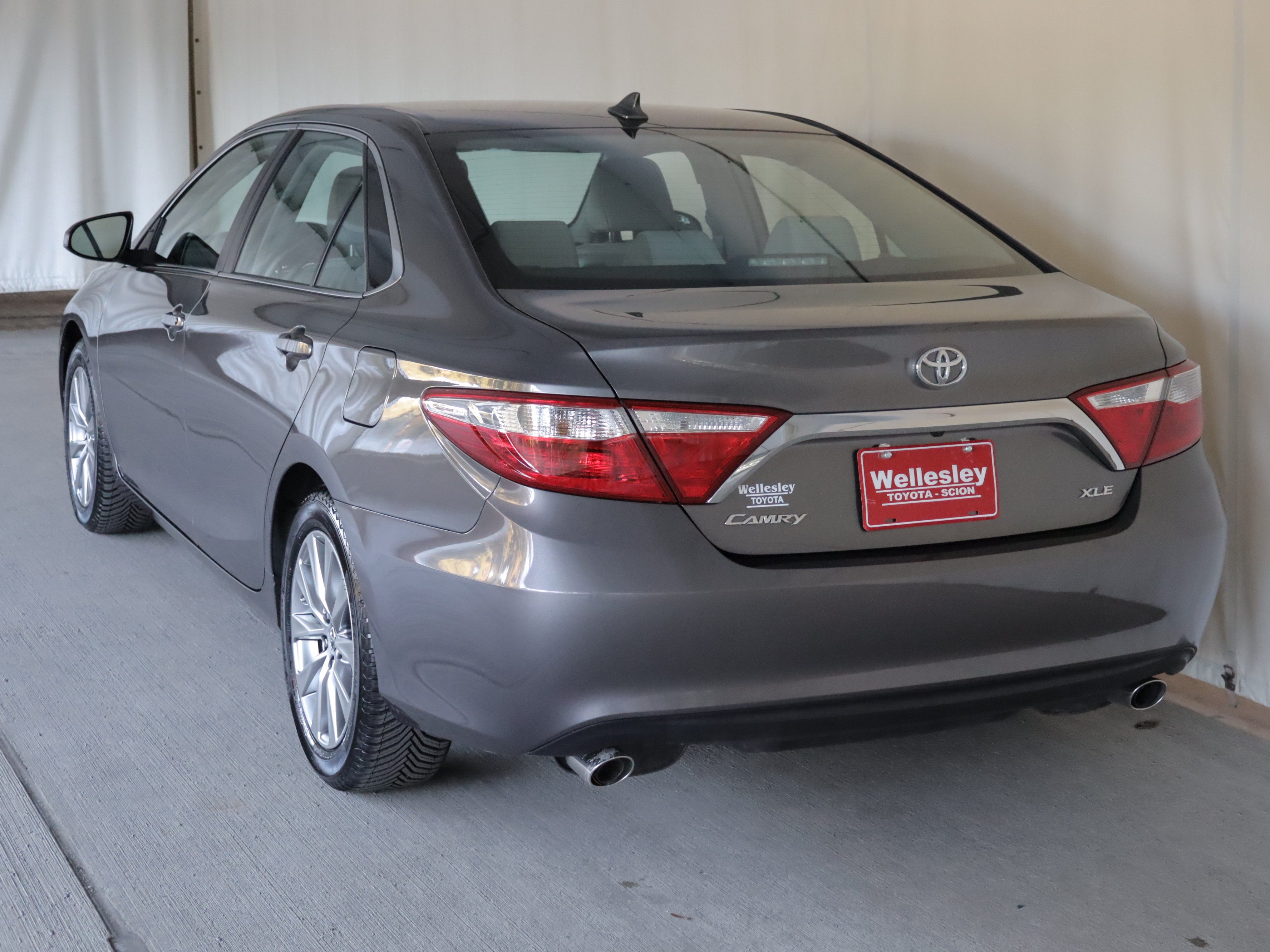 Used 2016 Toyota Camry XLE w/ Advanced Technology Package FWD image 26