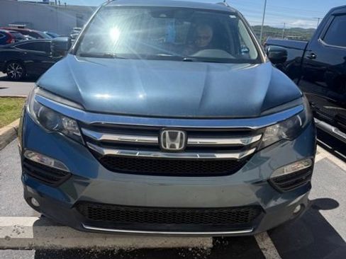Used 2017 Honda Pilot Touring image 3