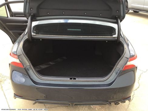 Used 2020 Toyota Camry SE w/ Convenience Package FWD image 10