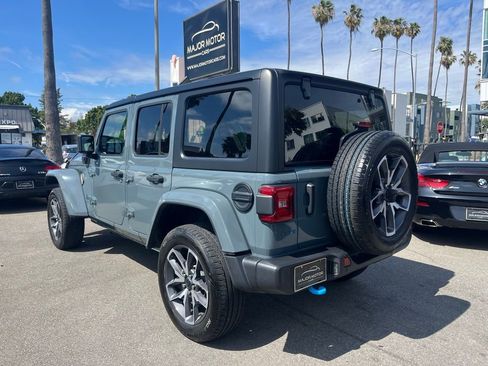 Used 2024 Jeep Wrangler Unlimited w/ Convenience Group image 9