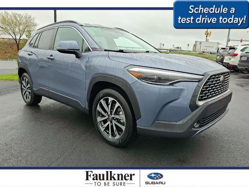 Used 2024 Toyota Corolla Cross XLE image 1