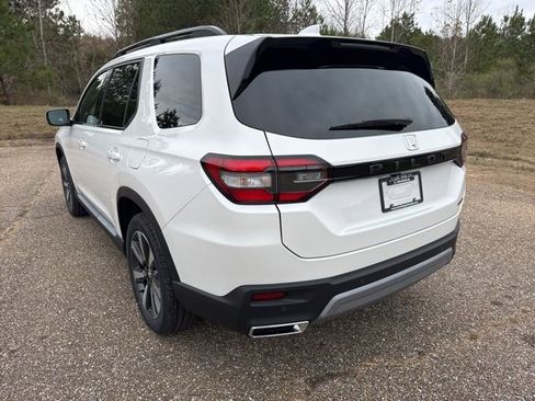 New 2025 Honda Pilot Touring image 4