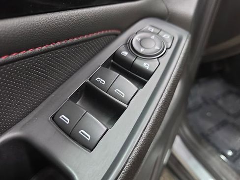 Used 2023 Chevrolet Traverse RS image 24