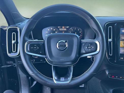 Used 2020 Volvo XC40 T5 R-Design image 14