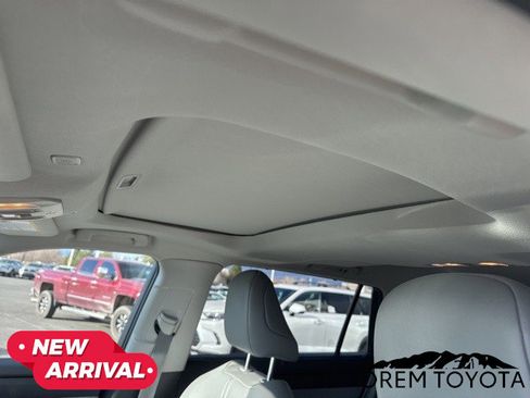 Used 2023 Toyota Highlander XLE image 7