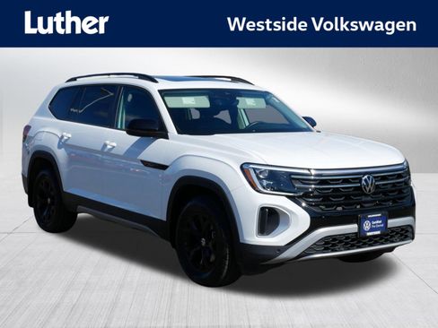 Certified 2024 Volkswagen Atlas Peak Edition SE AWD/4WD image 1
