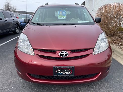 Used 2010 Toyota Sienna LE FWD image 3