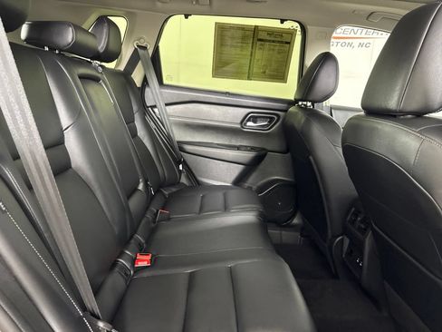 Used 2025 Nissan Rogue SL w/ Tech Package FWD image 31