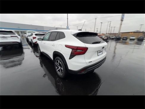 Certified 2024 Chevrolet Trax RS w/ Driver Confidence Package image 6