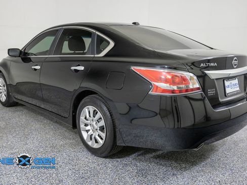 Used 2015 Nissan Altima 2.5 S w/ Power Driver Seat Package FWD image 5