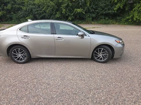 Used 2016 Lexus ES 350 w/ Premium Package w/Wood Trim FWD image 18