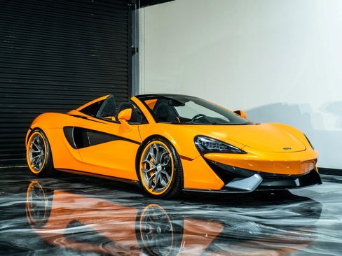 Used 2018 McLaren 570S Spider image 5
