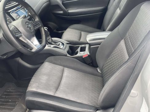 Used 2017 Nissan Rogue SV FWD image 11