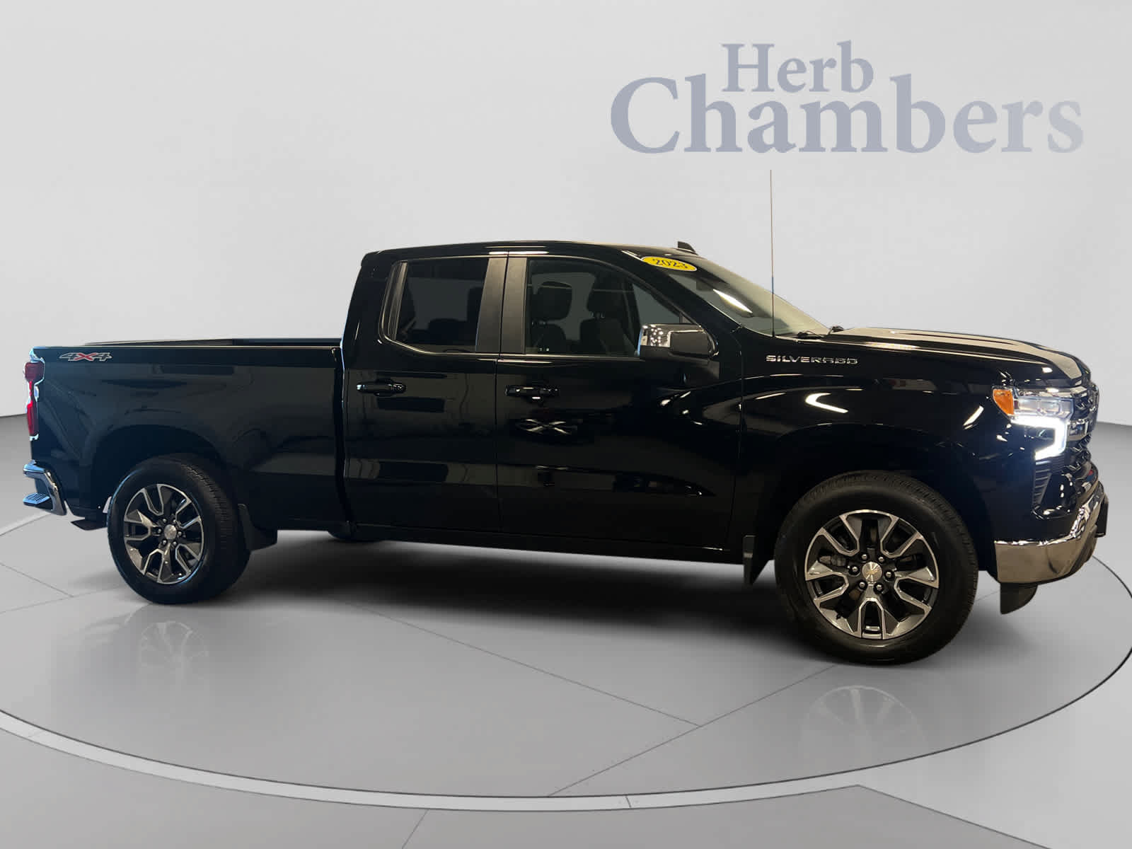 Used 2023 Chevrolet Silverado 1500 LT AWD/4WD image 5