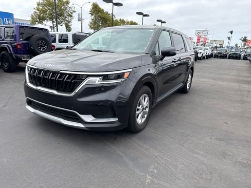 Used 2024 Kia Carnival LX FWD image 2