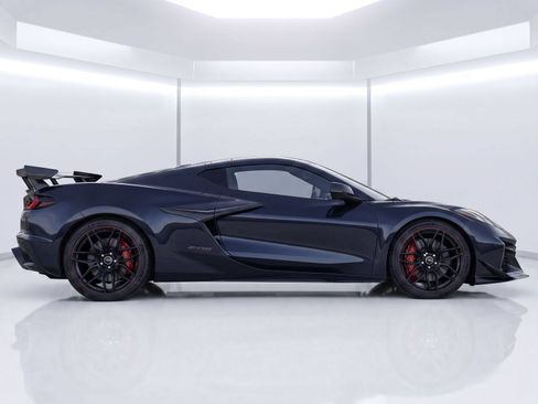 Used 2023 Chevrolet Corvette Z06 RWD image 3
