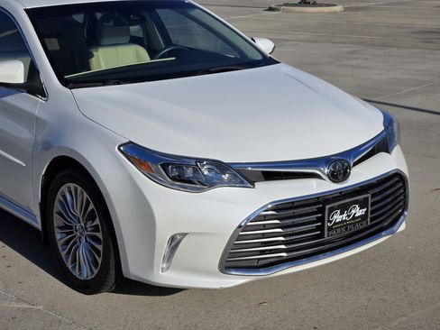 Used 2016 Toyota Avalon Limited w/ Toyota Safety Sense Package image 7