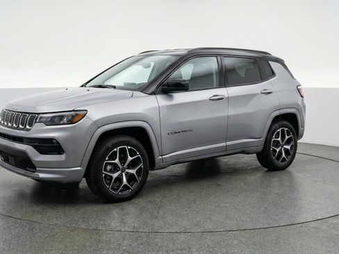 Used 2025 Jeep Compass Limited AWD/4WD image 3