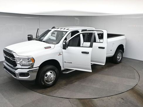 Used 2024 RAM 3500 Big Horn image 43