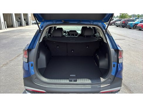 Used 2025 Kia Sportage EX FWD image 9
