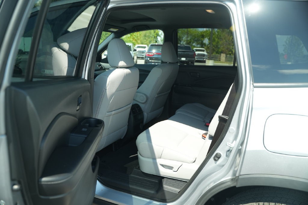 Used 2023 Honda Passport EX-L image 16