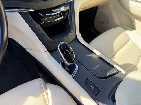 Used 2019 Cadillac XT5 FWD image 12