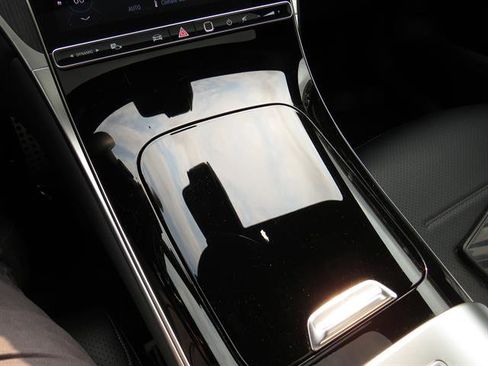 Used 2025 Mercedes-Benz GLC 300 4MATIC image 16