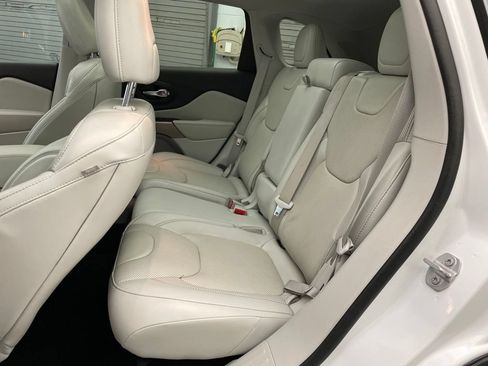 Certified 2021 Jeep Cherokee Limited w/ Elite Package FWD image 22