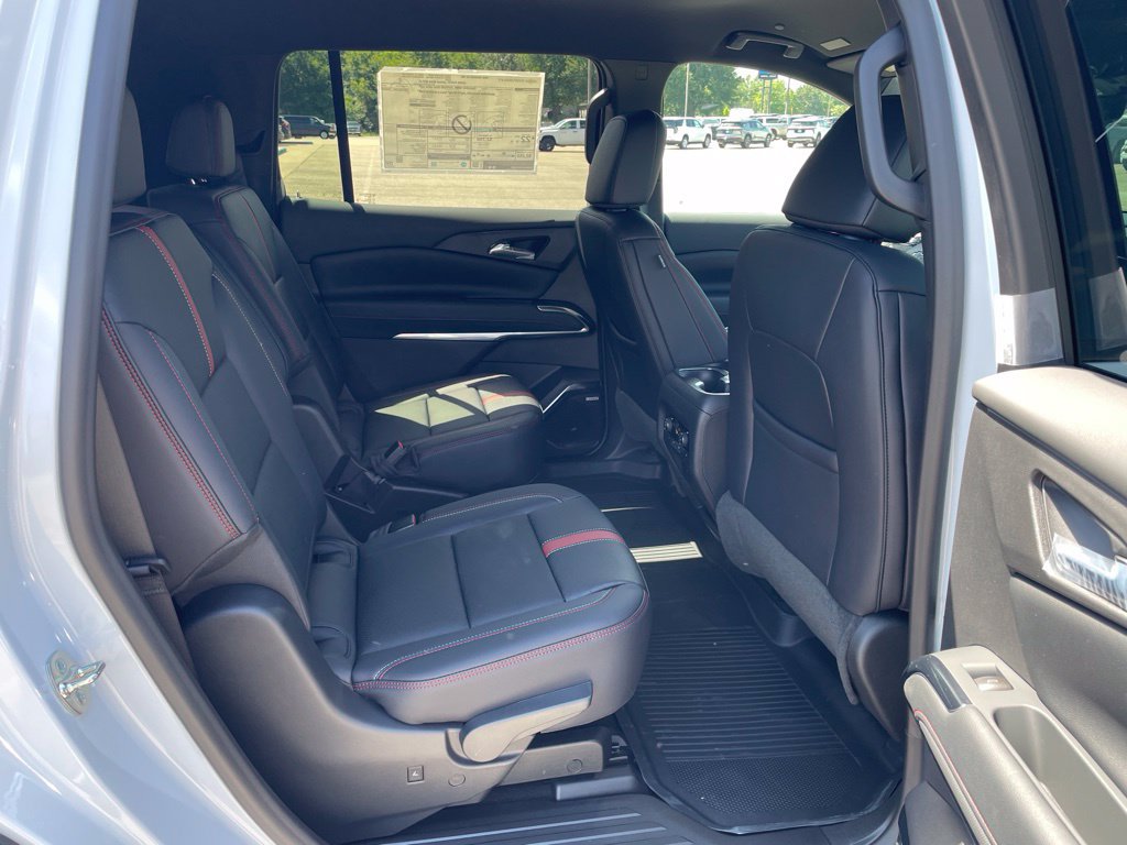New 2026 Chevrolet Traverse RS w/ LPO, Floor Liner Package FWD image 35