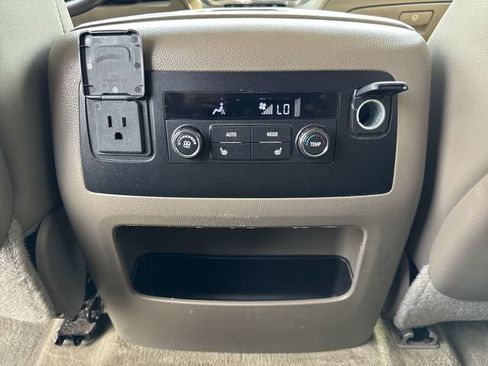 Used 2015 GMC Yukon SLT AWD/4WD image 36