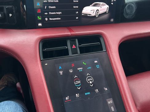 Used 2020 Porsche Taycan 4S image 17