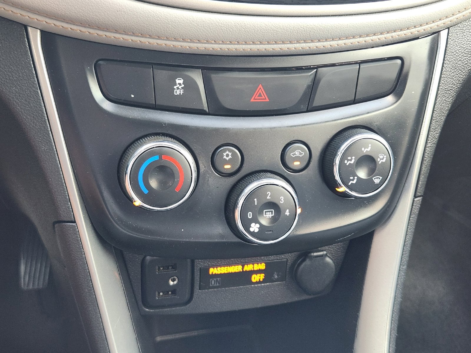Used 2018 Chevrolet Trax LT w/ LT Convenience Package AWD/4WD image 21