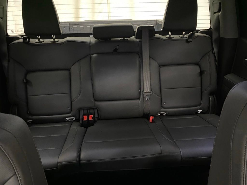 Used 2025 GMC Sierra 1500 SLT AWD/4WD image 18