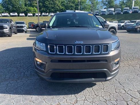 Used 2021 Jeep Compass Latitude w/ Convenience Group AWD/4WD image 3