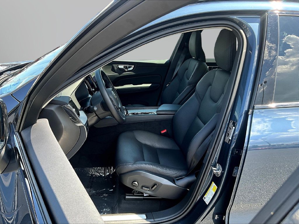 Used 2025 Volvo XC60 B5 Plus w/ Protection Package Premier AWD/4WD image 25