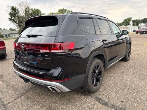 Used 2024 Volkswagen Atlas Peak Edition SEL AWD/4WD image 4