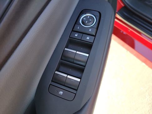 Used 2025 Toyota Prius XLE image 16