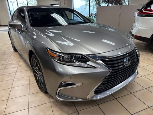 Used 2018 Lexus ES 350 w/ Luxury Package w/Wood Trim FWD image 9