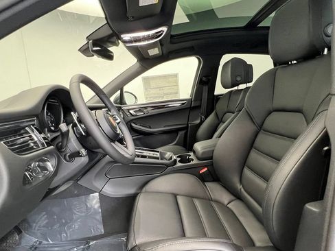 Used 2026 Porsche Macan AWD/4WD image 5