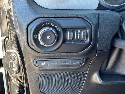 Used 2021 Jeep Wrangler Unlimited Sahara image 22